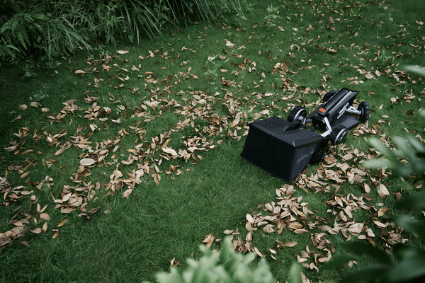 Blade lawnsweepingmowerwebres 600x600 jpg 1